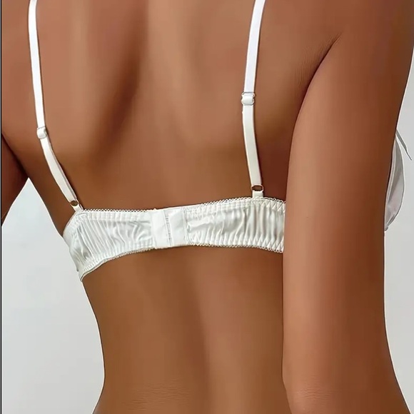 White satin bow with Ruffled Trim lingerie set with pearl accents - Picture 2 of 8